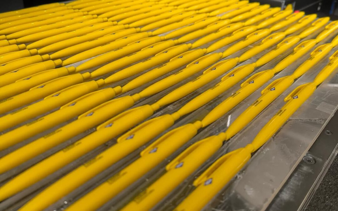 Stampa UVPenne gialle con dima in plexiglass